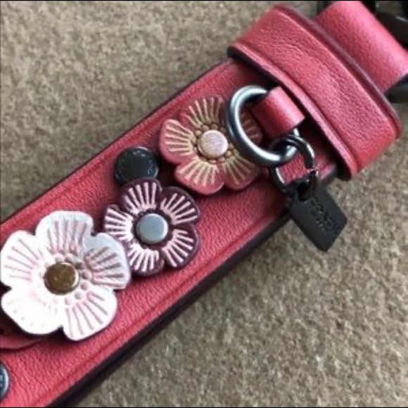 Coach- *SOLD* Tea Rose Applique Loop Charm 🌺 - Picture 2 of 4
